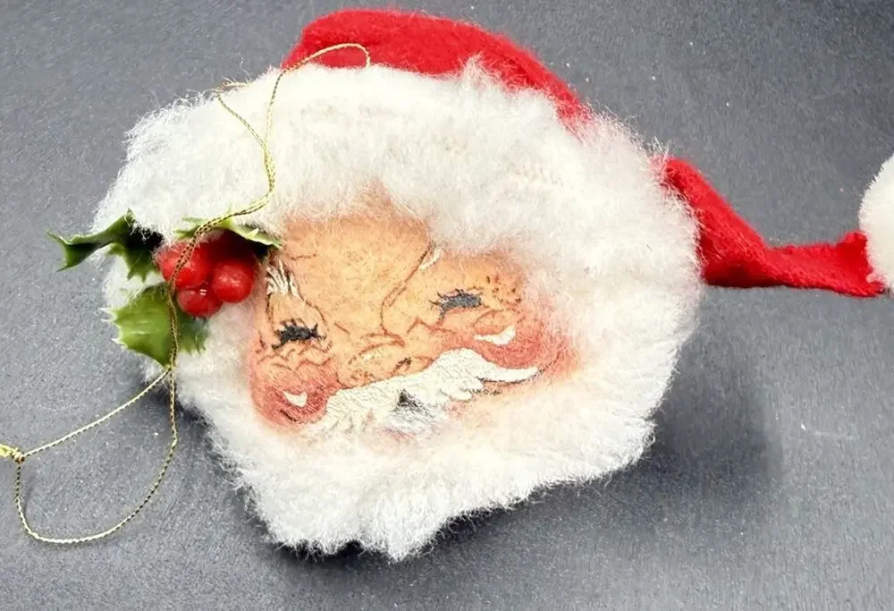 Annalee Dolls - 1988 Santa Smiling Head with Holly Christmas Tree Ornament Lo16